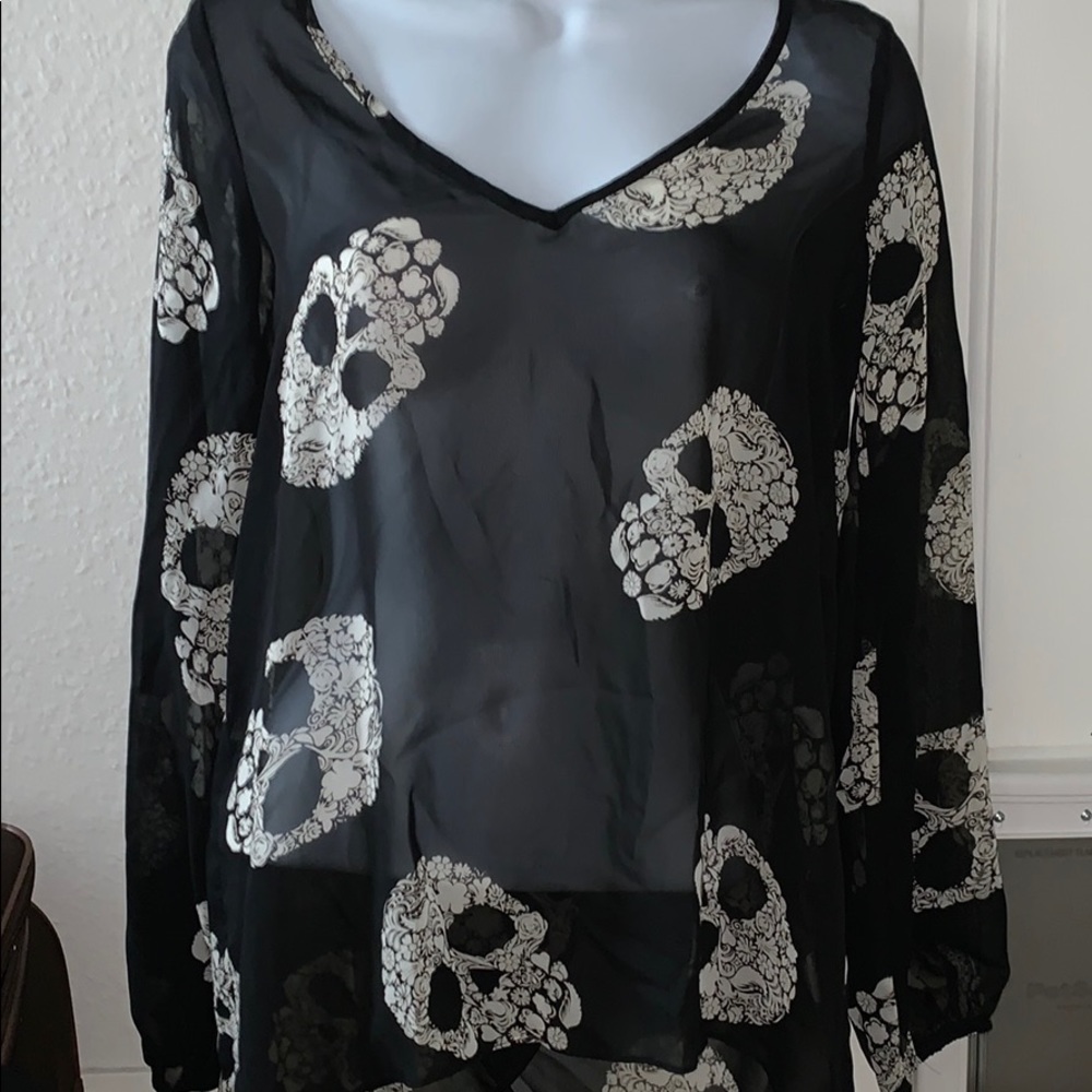 V neck skull blouse